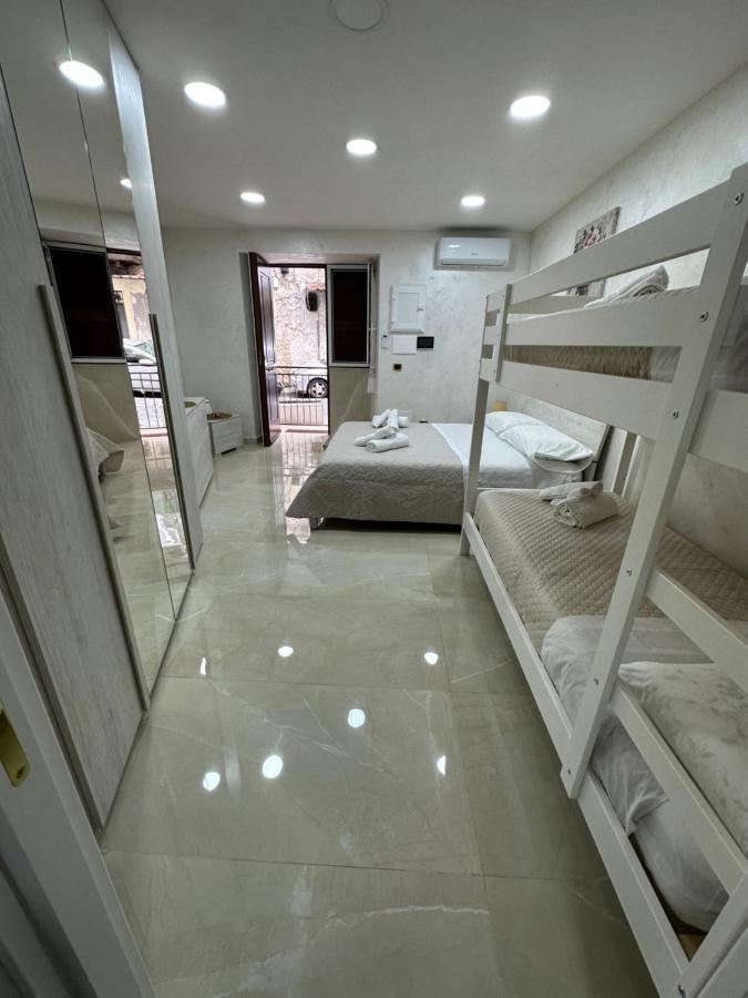 Chloehouse * Neapel